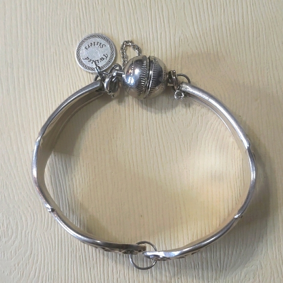 TWISTED SISTERS SILVER SPOON BRACELET - Picture 4 of 6